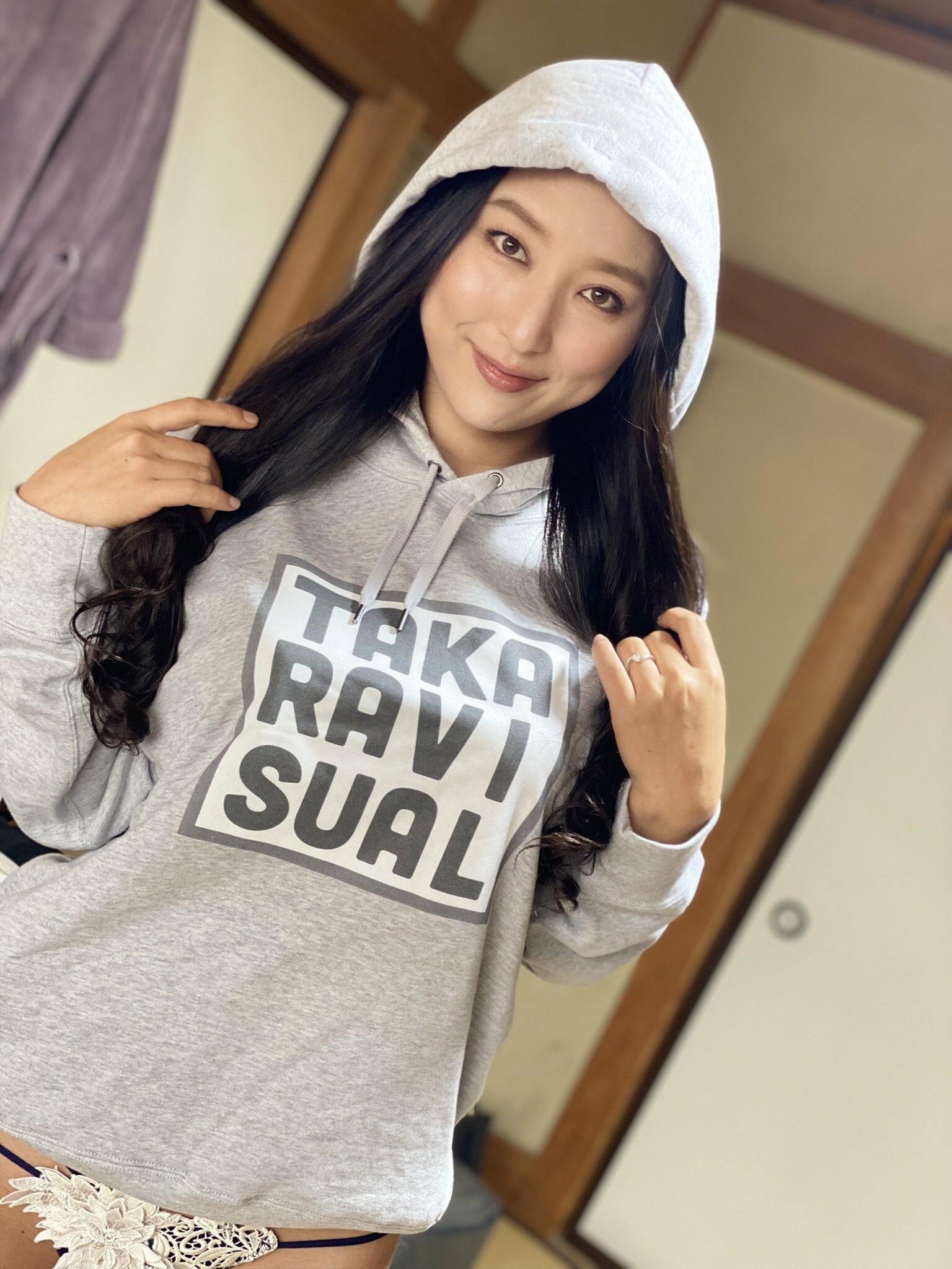 巨乳系女優《本真友里》豐滿身材與窒息式高潮，演繹人妻角，H Cup奶彈迎面壓制嗨爆～