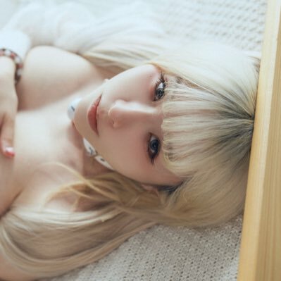 SWAG 神乳歸位!I罩杯《黎菲兒》在花叢中蹦出誘人巨乳彈出渾圓翹臀