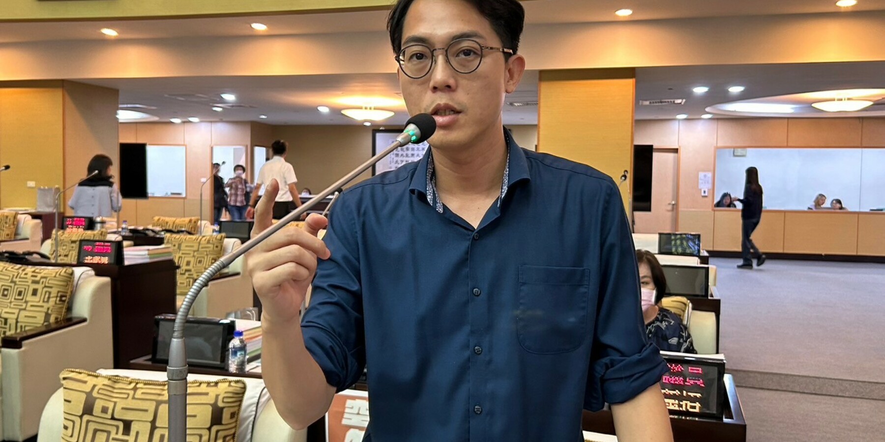 市議員李宗霖質詢「藍版財劃法逼台南市降格,惡整南部人!」