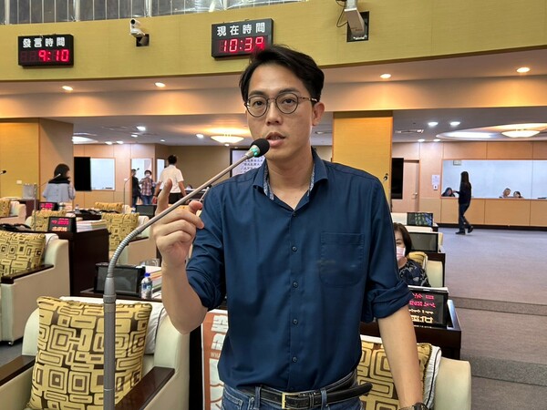 市議員李宗霖質詢「藍版財劃法逼台南市降格，惡整南部人！」
