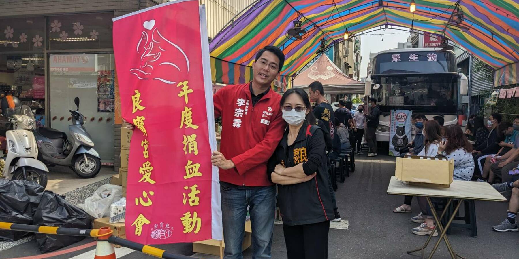 鼓勵捐血!台南市議員與「書食糧號」創辦人捐無毒白米