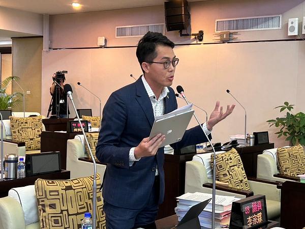 市議員李宗霖質詢體育局亞太棒球場怎麼改進？連中職會長蔡其昌也疑惑？