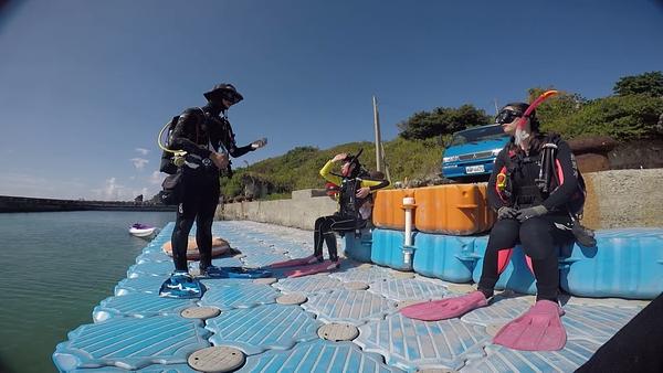 教學示範 OW 開放水域 跨步式入水 giant step entry 示範教學 步驟