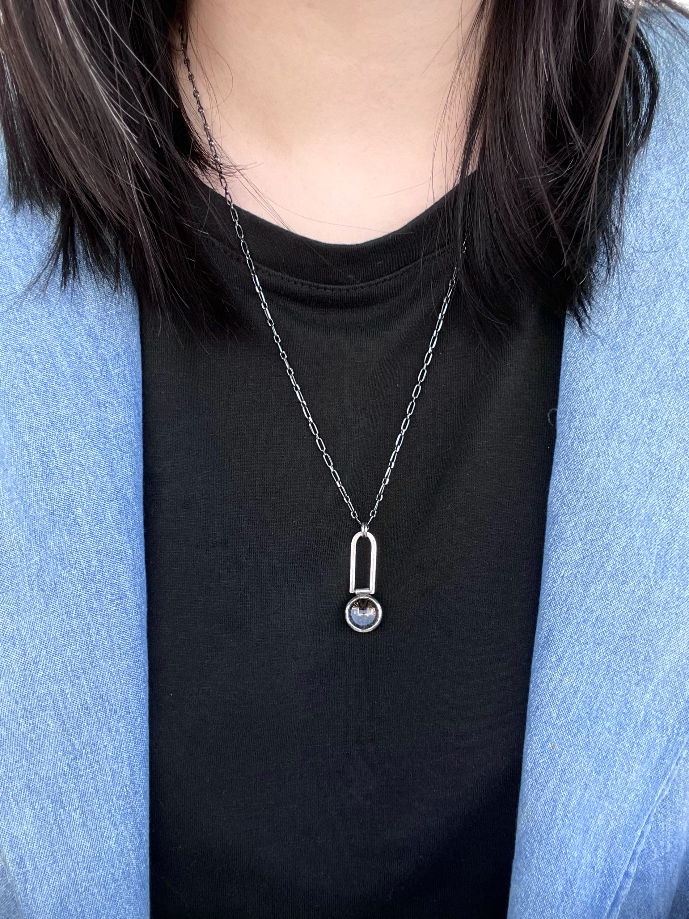 實戴照,搭配 24 吋銀鍊,建議鍊長:18~24 吋