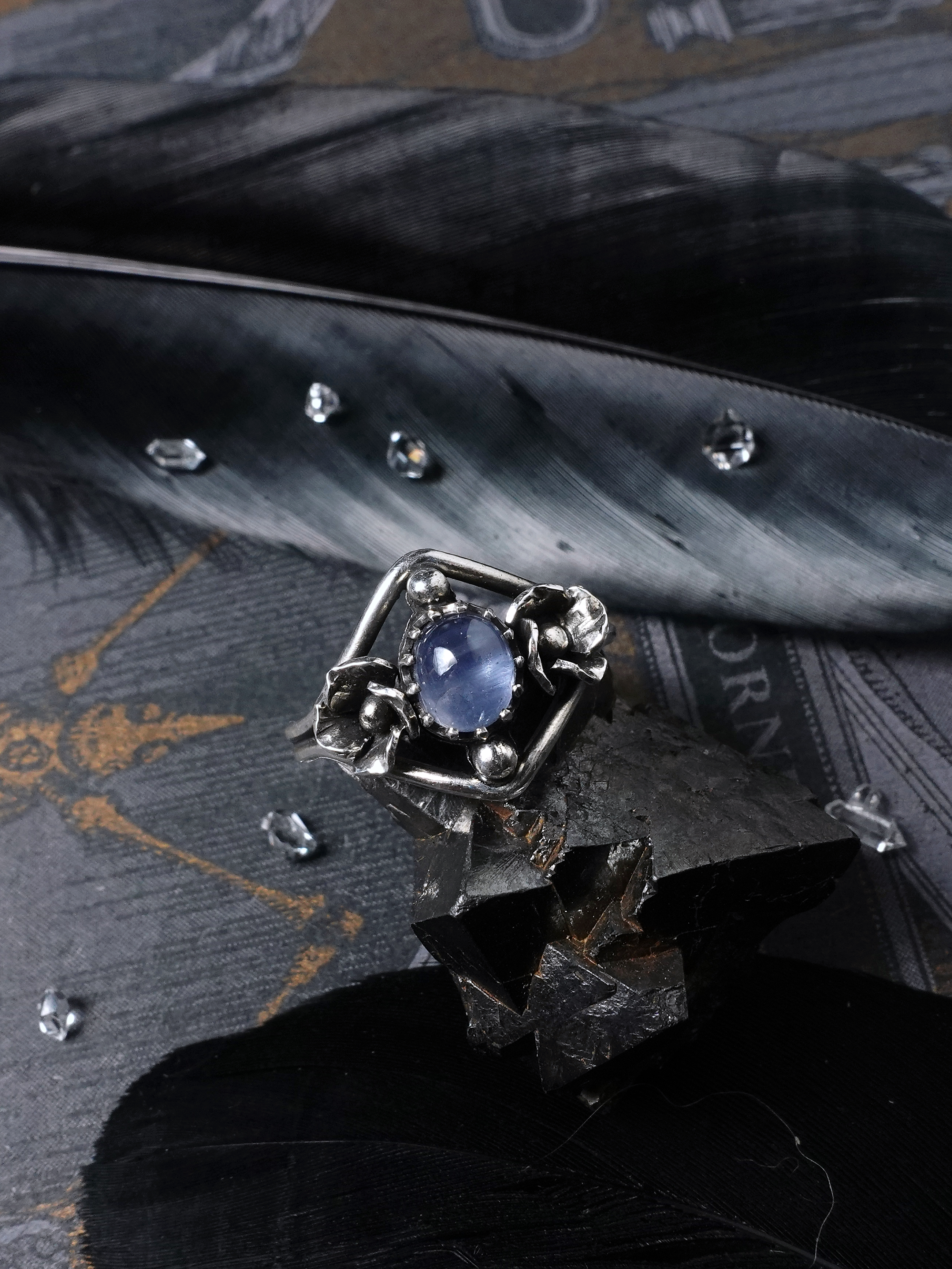 幽藍藏香。藍寶石純銀戒