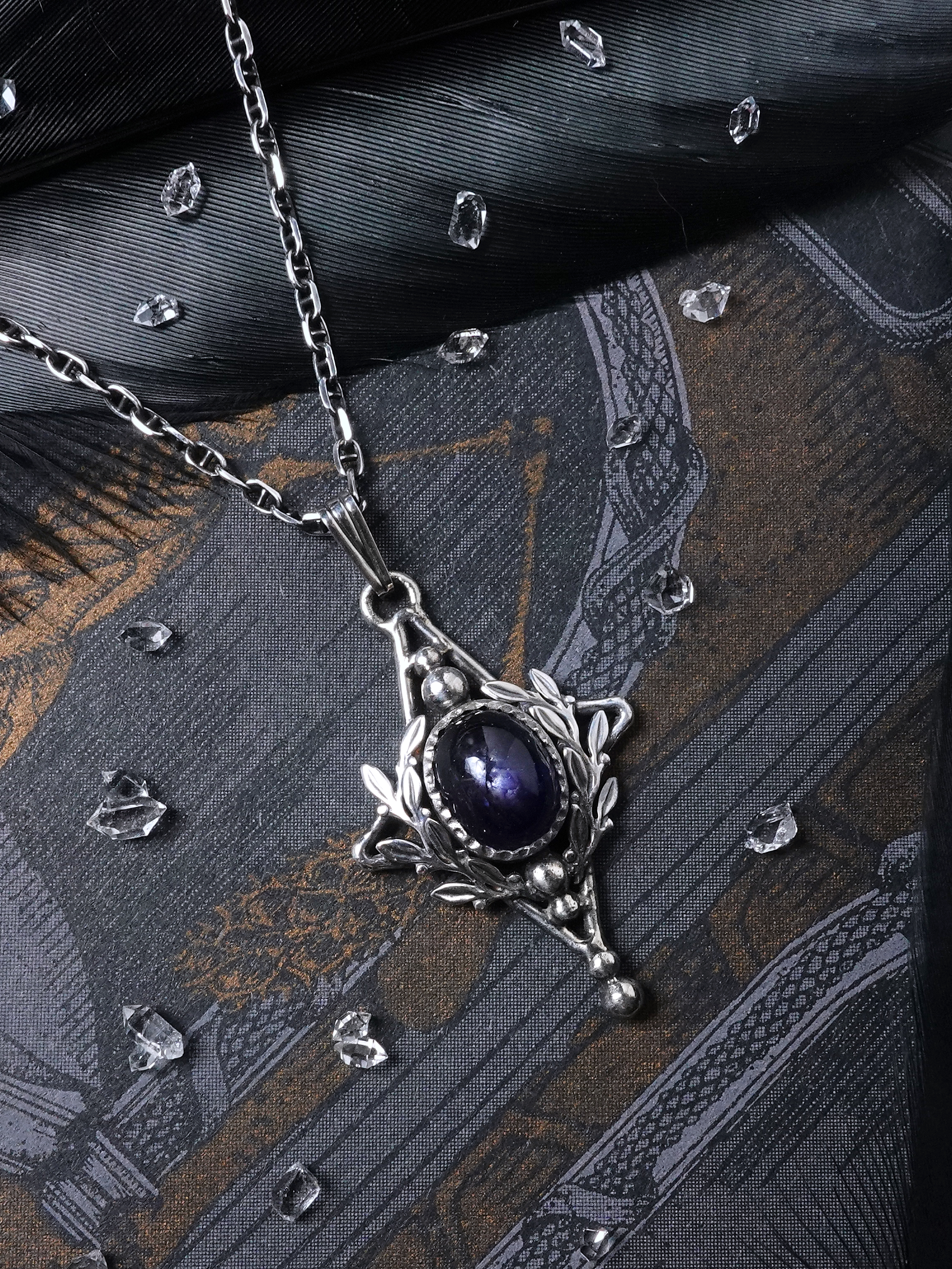 星冠紋章。星點堇青純銀墜