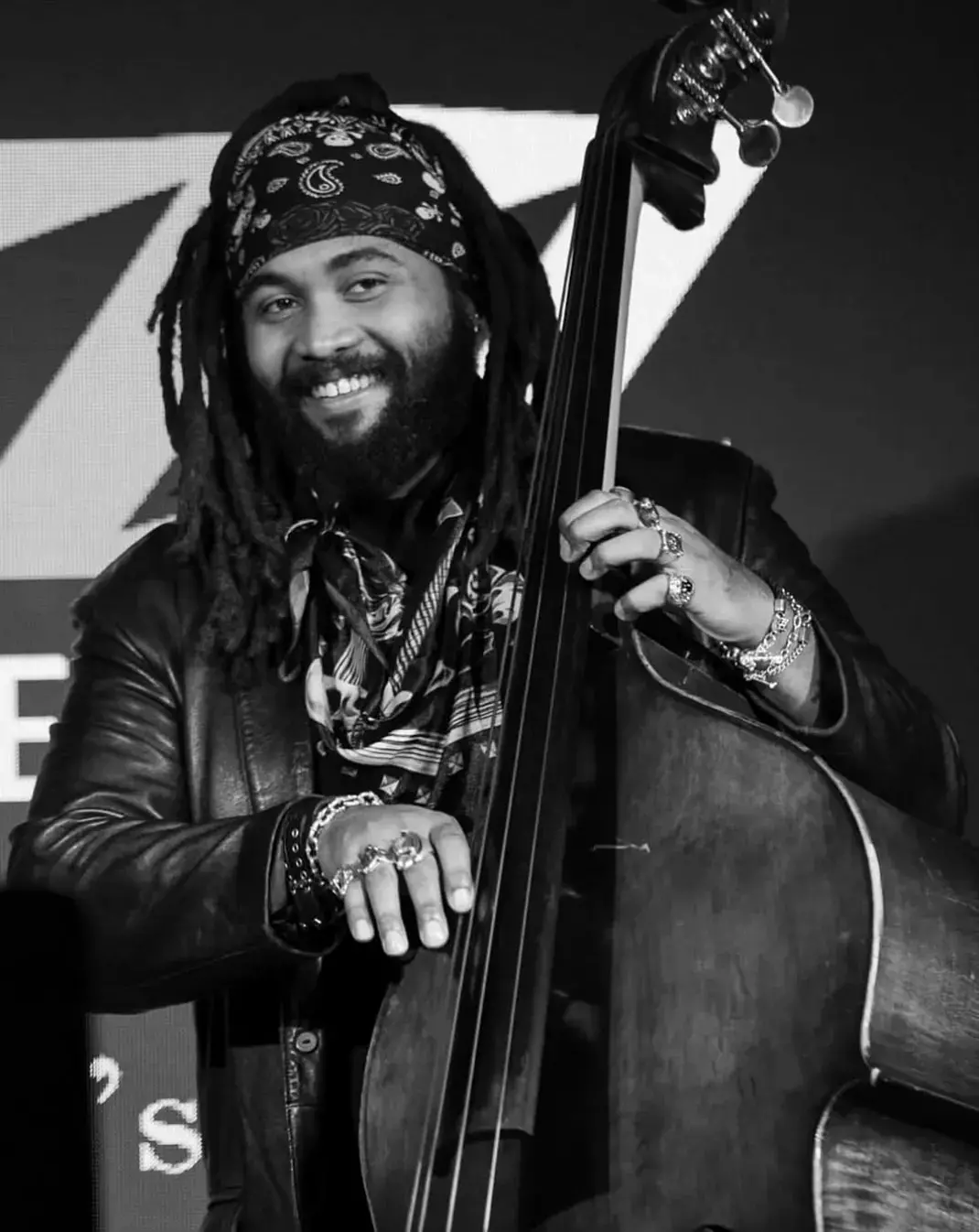 每日聽什麼 ｜ Russell Hall