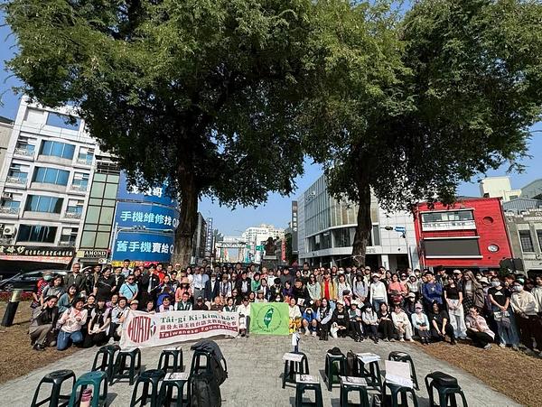 台灣人應紀念屬於台灣的教師節與詩人節