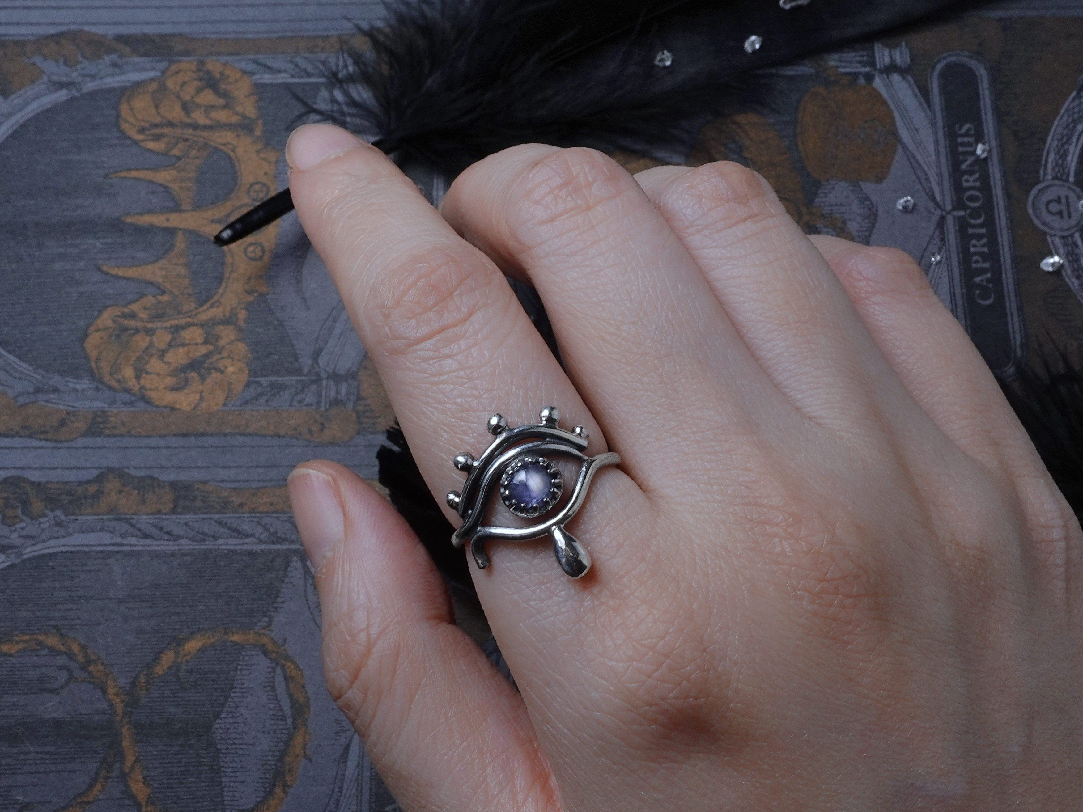 淚水成詩。雙色藍寶石純銀戒