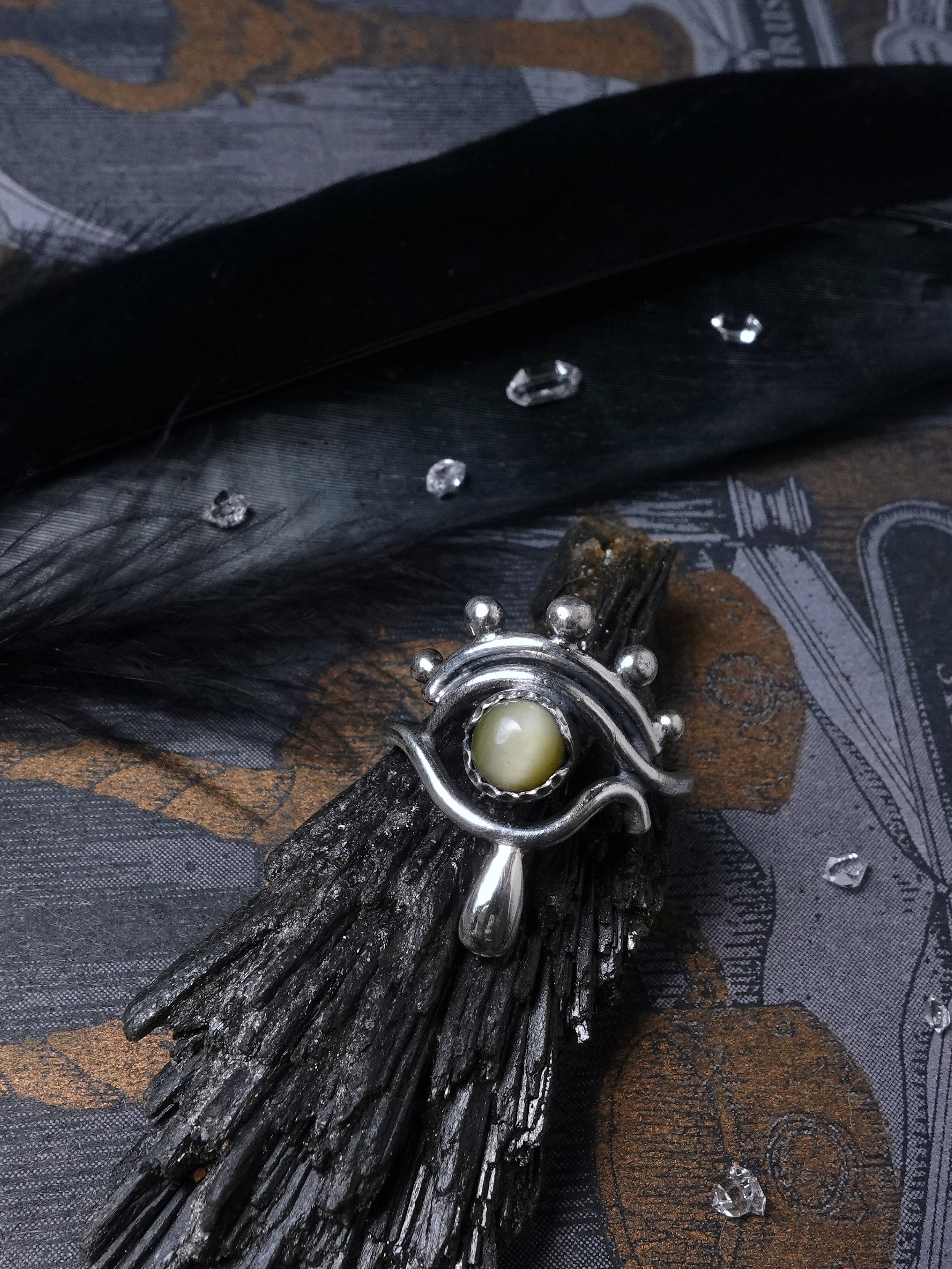 淚水成詩。金綠貓眼純銀戒（左眼）