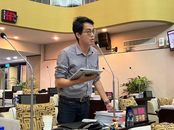 亞太棒球場爆「第5組傷者」議員質疑照明不佳釀傷