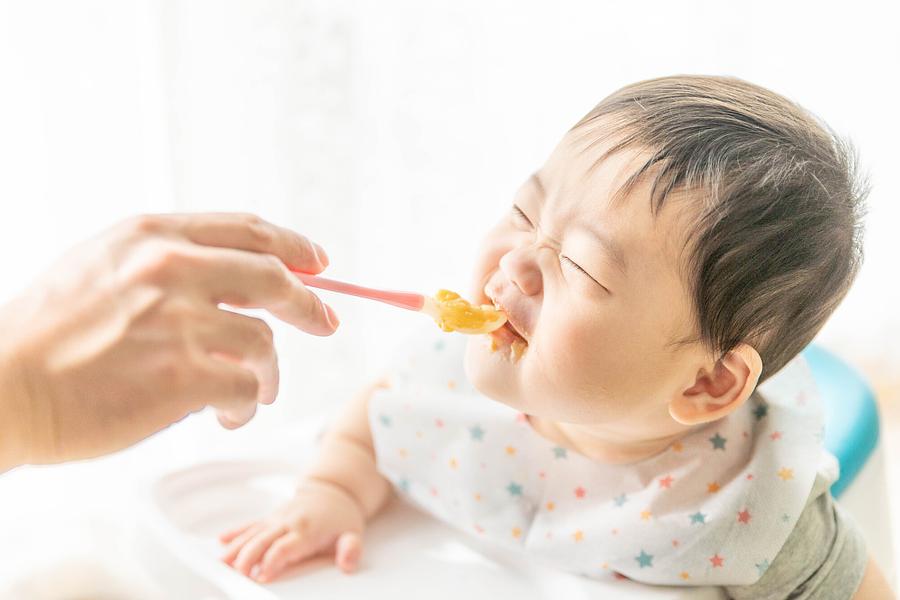 副食品這樣吃！掌握「及早、規律、安全」三原則，預防寶寶過敏