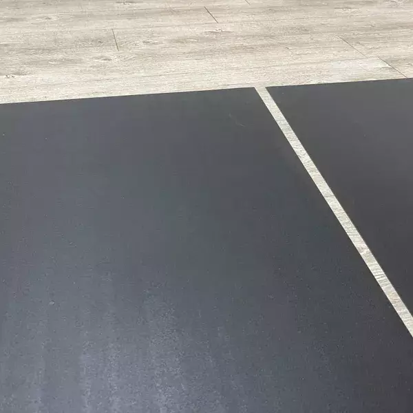 🔥台南現貨🔥台灣製無痕地板貼專用底料單片 不留殘膠 環保 防潮墊 黑底墊料 租屋神器 居家地板用