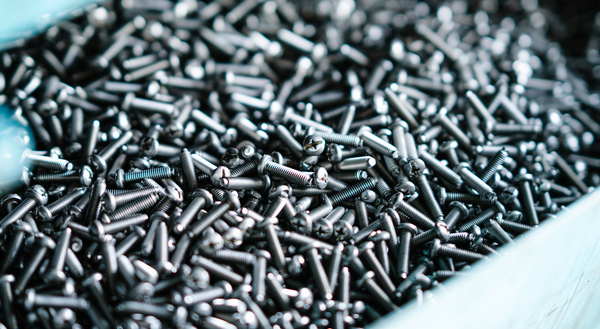 【深度科普】迷信「防鏽數據」的陷阱：為什麼高分產品，反而在戶外生鏽了？