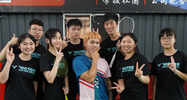 邱震霆羽球教練帶大學生移地訓練