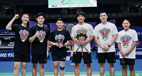 REDBULL紅牛官方賽事現場，世界知名羽球選手戴資穎與我們的教練合影留念