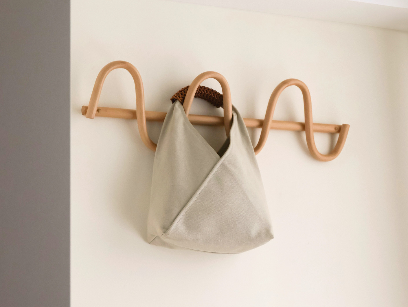 浪衣架 Wave Coat Rack