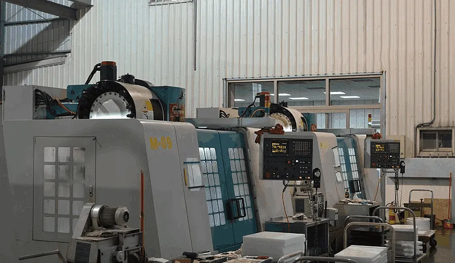 廠內 CNC 加工機台
